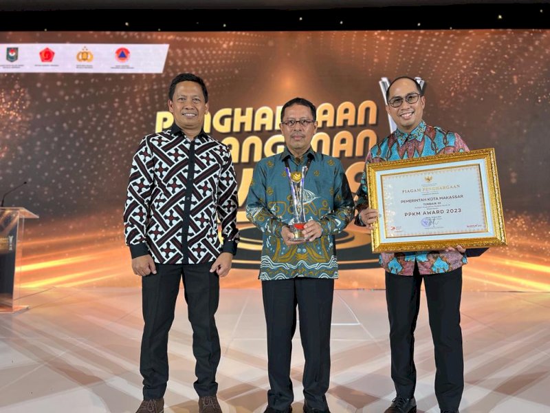 Pemerintah Indonesia memberikan penghargaan kepada Pemkot Makassar karena telah berhasil dalam pengendalian Covid-19.