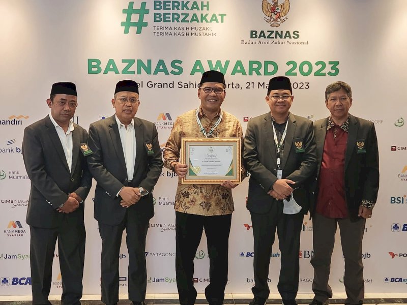 Wali Kota Makassar Moh Ramdhan Pomanto meraih penghargaan Baznas Award 2023.