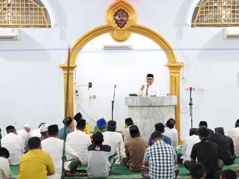 Subuh berjamaah bersama masyarakat di Masjid Nur Al Aqsha, Jl Amirullah, Mamajang, Kamis, (23/03/2023).
