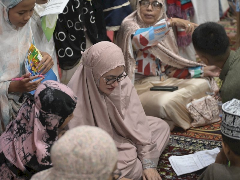 Bupati Luwu Utara Indah Putri Indriani mengawali safari Ramadan di Masjid Nurul Ulla Desa Sukamaju, Kecamatan Sukamaju.