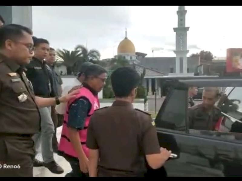 Kejaksaan Tinggi Sulawesi Selatan, menahan mantan Kepala Badan Pengelolaan Aset dan Keuangan Daerah (BPAKD) Kabupaten Takalar, GM, Kamis (30/03/2023).
