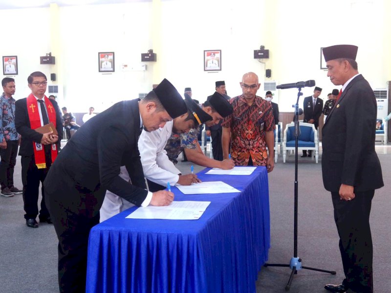 Bupati Wajo Amran Mahmud melantik pejabat struktural di lingkungan Pemerintah Kabupaten Wajo.