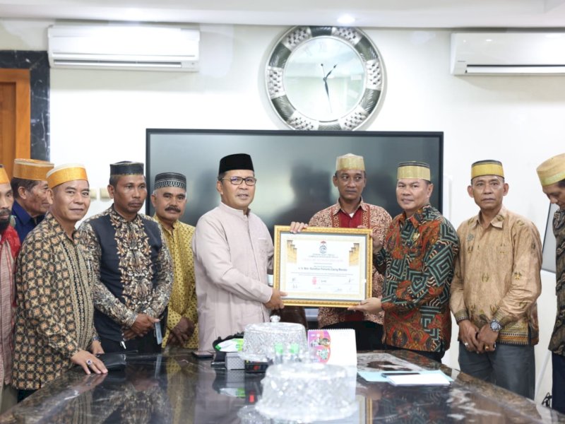 Danny Pomanto menerima kunjungan Dewan Adat Tinggi Lembaga Kerajaan Tallo, di Kediamannya, Jl Amirullah, Jumat, (31/03/2023).