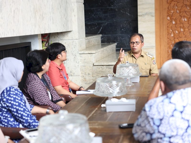 Kunjungan Tim USAID Erat di Kediaman Pribadi Wali Kota Makassar, Jl Amirullah, Selasa, (4/04/2023).