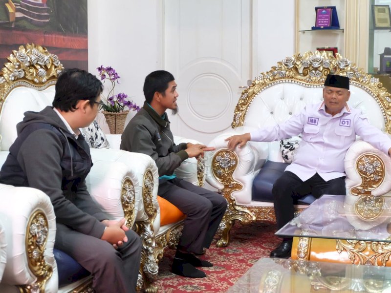Bupati Enrekang Muslimin Bando bertemu Plt Kepala Badan Pusat Statistik (BPS) Enrekang Hasbullah, Rabu 5 April 2023.