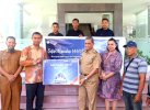 Bupati Wajo Serahkan 150 Paket Bantuan Pangan dari Bank BNI ke Satgas Kebersihan