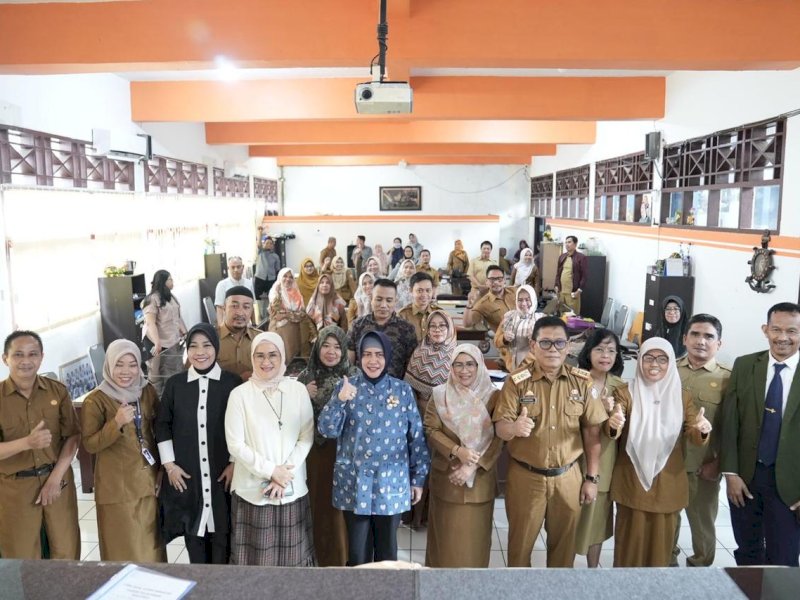 Tinjau 2 Sekolah, Bunda PAUD Makassar Tekankan Pendidikan Karakter Sejak Dini