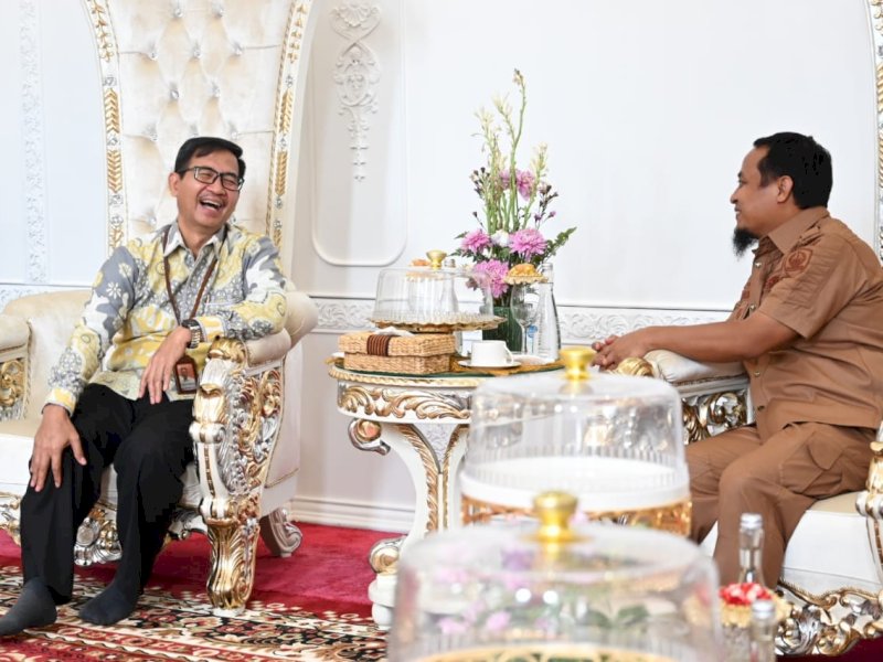 Gubernur Sulawesi Selatan Andi Sudirman Sulaiman menerima Kepala Badan Pusat Statistik (BPS) Sulsel Suntono di rumah jabatan, Selasa, 11 April 2023.