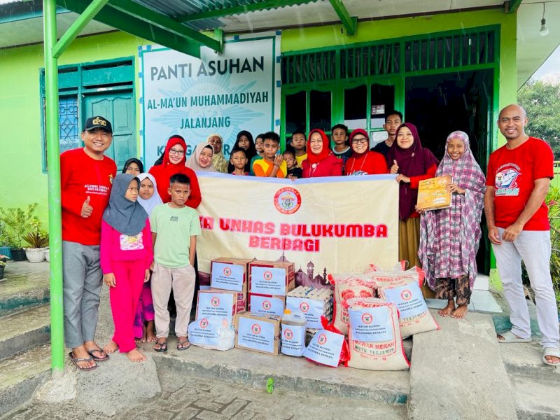 Manfaatkan Momen Ramadan, IKA Unhas Bulukumba Berbagi ke Panti Asuhan