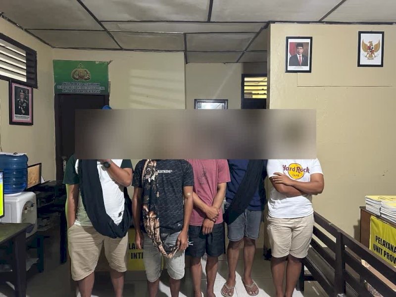 Lima pemuda diamankan dalam penggerebekan judi berkedok lomba lari. 