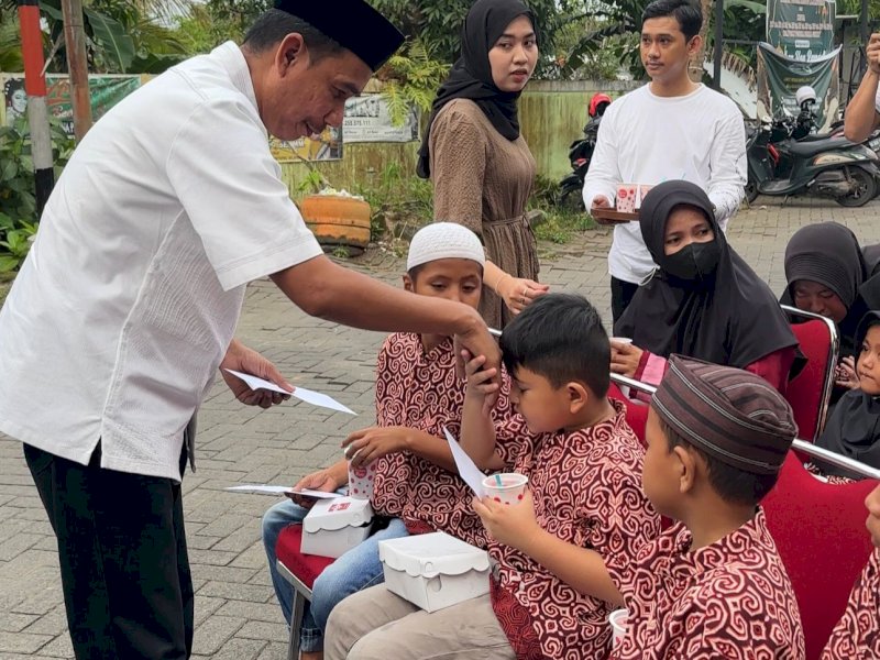 Ketua DPRD Makassar Rudianto Lallo menghadiri undangan buka puasa tokoh masyarakat, Reza Pahlevi di Kompleks Pesona, Kelurahan Bangkala, Kecamatan Manggala, Minggu (16/4/2023).