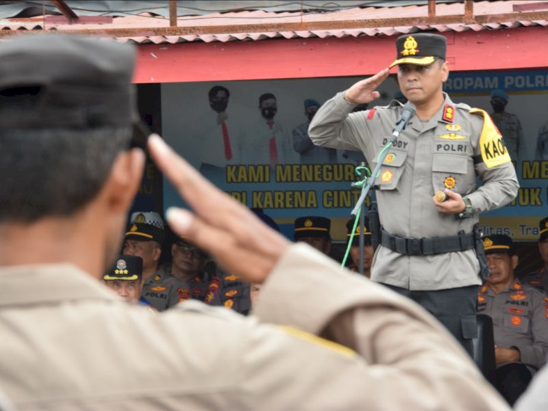 Apel gelar pasukan Operasi Ketupat 2023 yang dipimpin Kapolres Bone AKBP Arief Doddy Surayawan.