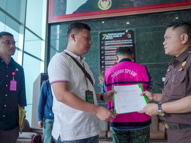 Terduga pelaku tindak pidana korupsi di Toraja Utara, Harianto Parrung alias Harry ditangkap Tim Tangkap Buron (Tabur) Intelijen Kejati Sulsel, Senin (17/4/2023).