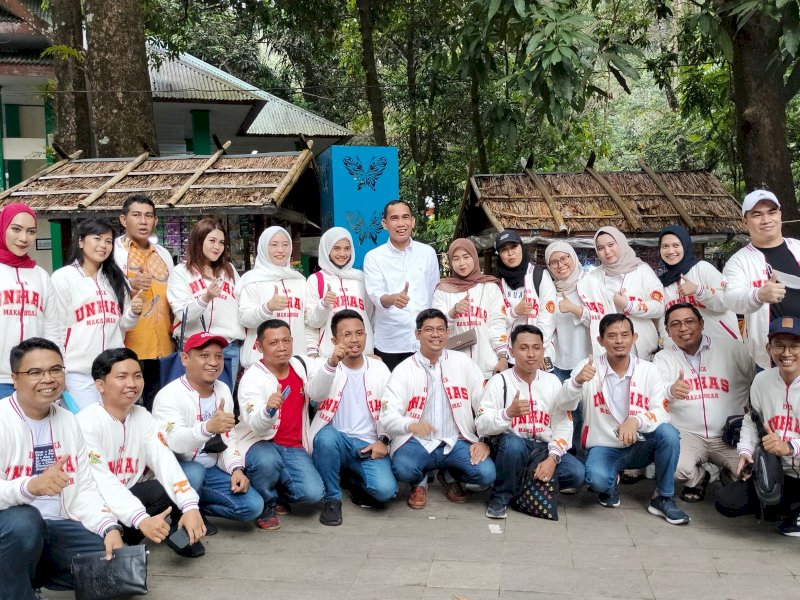 Ketua Ikatan Alumni (IKA) Universitas Hasanuddin (Unhas) Kota Makassar, Rudianto Lallo, menghadiri Temu Nasional Alumni dan Halalbihalal IKA Unhas di Taman Wisata&nbsp;Alam Bantimurung, Kabupaten Maros, Kamis (27/4/2023).
