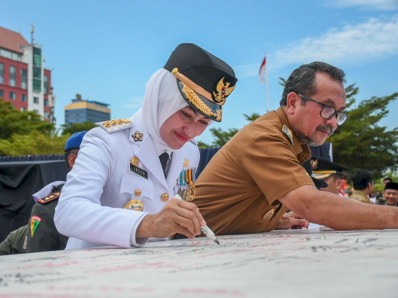 Bupati Lutra Indah Putri Indriani.