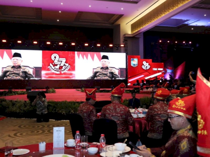 Ma'ruf Amin memberikan apresiasi kepada seluruh pihak atas suksesnya penyelanggaraan Peringatan Hari OTDA XXVII di Kota Makassar.