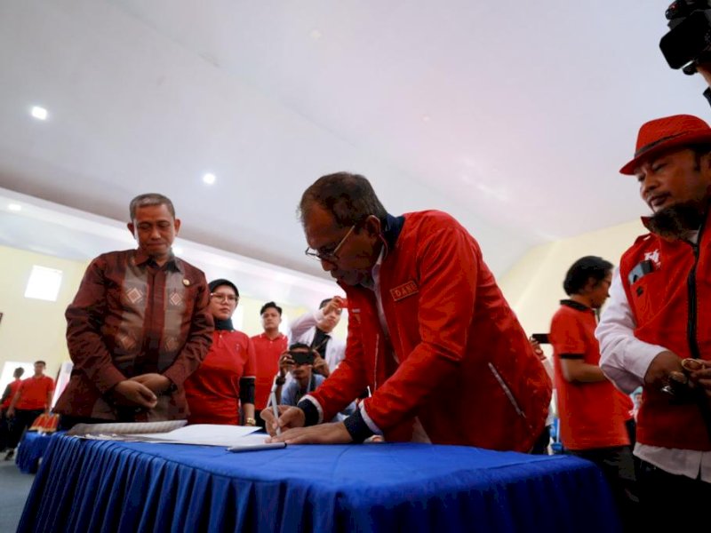 Pelantikan dan Rapat Kerja IKA Unhas Kab. Wajo Periode 2022-2026 di Aula Kantor Bupati Wajo, Sabtu, (6/05/2023).