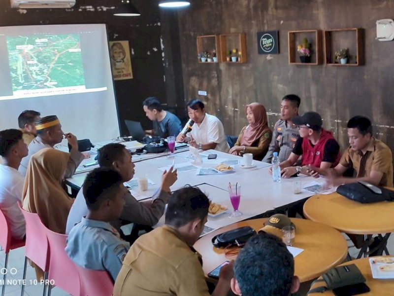 Panitia menggelar rapat pemantapan, Selasa (9/5/2023), di Teras Adira, Masamba.