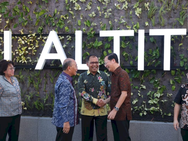 Wali Kota Makassar Moh Ramdhan Pomanto secara langsung meresmikan Rooftop 31 Altitude Sudirman Suites, Jumat, (12/05/2023).