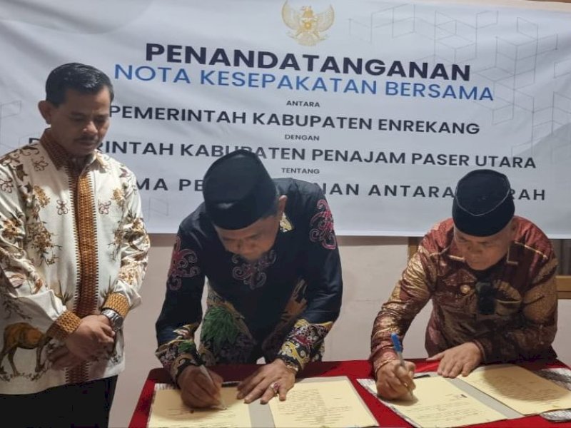 Penandatanganan kerja sama Bupati Enrekang Muslimin Bando dengan Bupati Penajam Paser Utara Hamdam, Sabtu 13 Mei 2023.