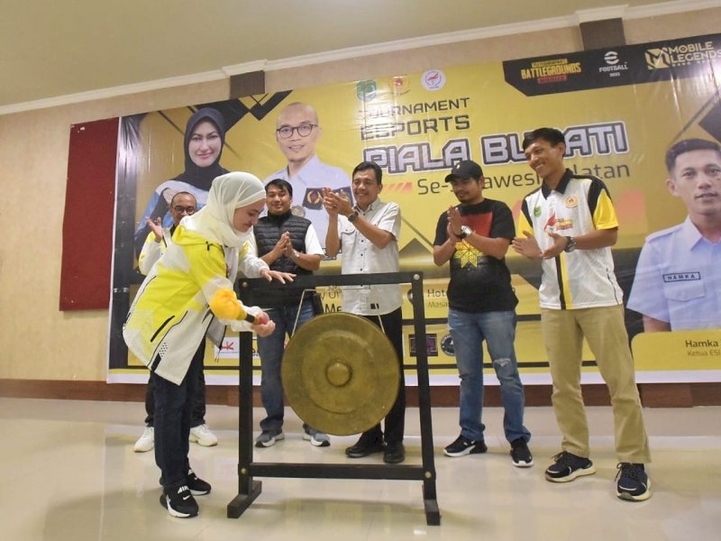 Turnamen&nbsp;Esport se-Sulawesi Selatan resmi dibuka oleh Bupati Luwu Utara Indah Putri Indriani, Sabtu (13/05/2023).