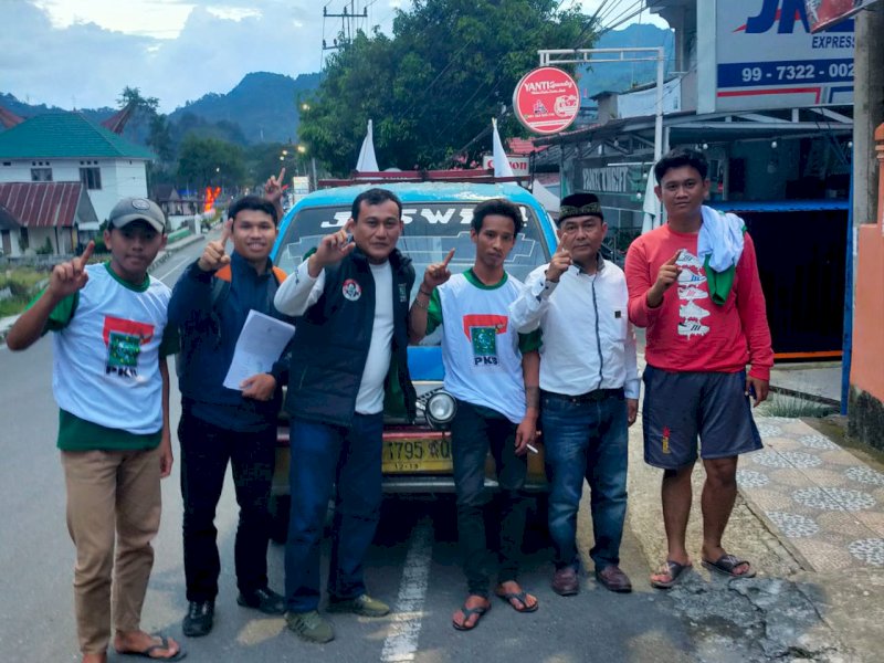 PKB mendaftarkan bakal calon legislatif (bacaleg) di Komisi Pemilihan Umum Daerah (KPUD) Tana Toraja, Minggu kemarin.
