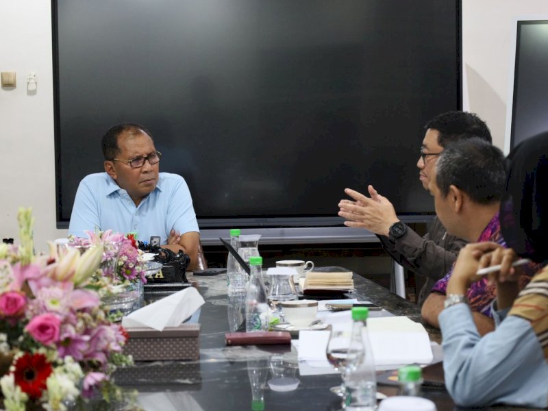 Kepala Dinas PM-PTSP Andi Zulkifli Nanda, rapat bersama Wali Kota Makassar Moh Ramdhan Pomanto, di Amirullah, Rabu (17/05/2023) malam.