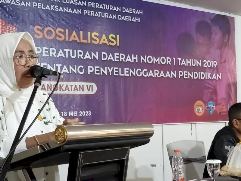 Anggota DPRD Kota Makassar Hj Kartini menjadi narasumber sekaligus membuka kegiatan sosialisasi penyebaran produk hukum daerah