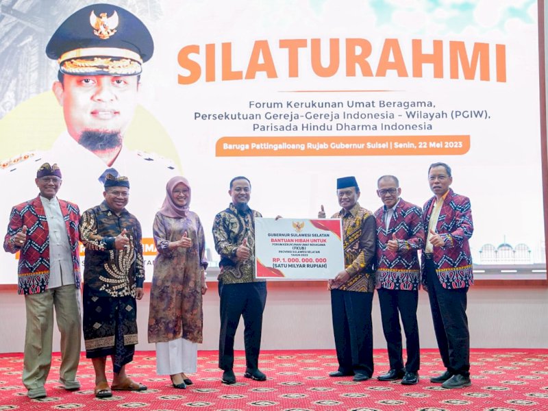 Gubernur Sulsel Andi Sudirman Sulaiman menggelontorkan dana hibah untuk Forum Kerukunan Umat Beragama (FKUB) Provinsi Sulsel