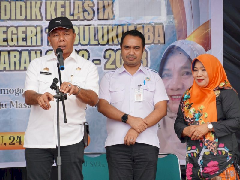 Bupati Bulukumba Andi Muchtar Ali Yusuf menghadiri penamatan peserta didik kelas IX SMP Negeri 14 Bulukumba tahun pelajaran 2022-2023.