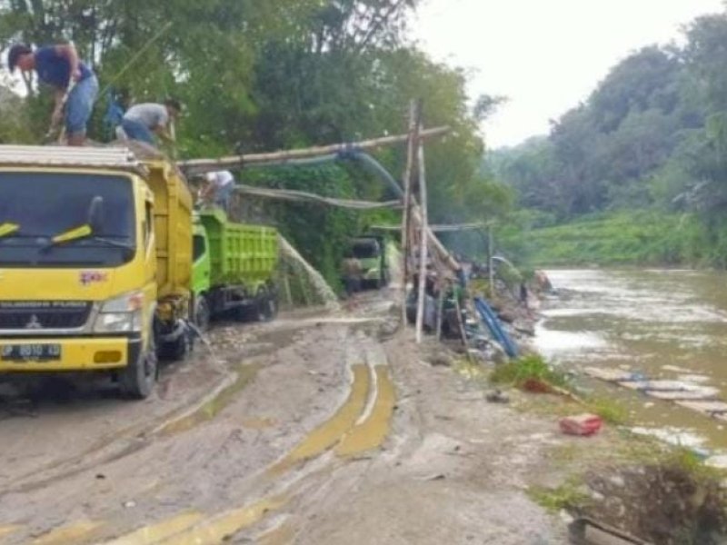 Aktivitas tambang di Tapparan yang kian marak. 
