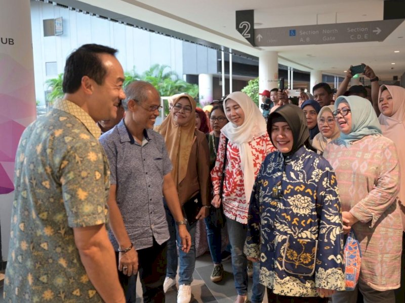 Bunda PAUD Kota Makassar, Indira Yusuf Ismail bersama 32 kepala sekolah berkunjung ke Our Tampines Hub, Minggu (28/05/2023).
