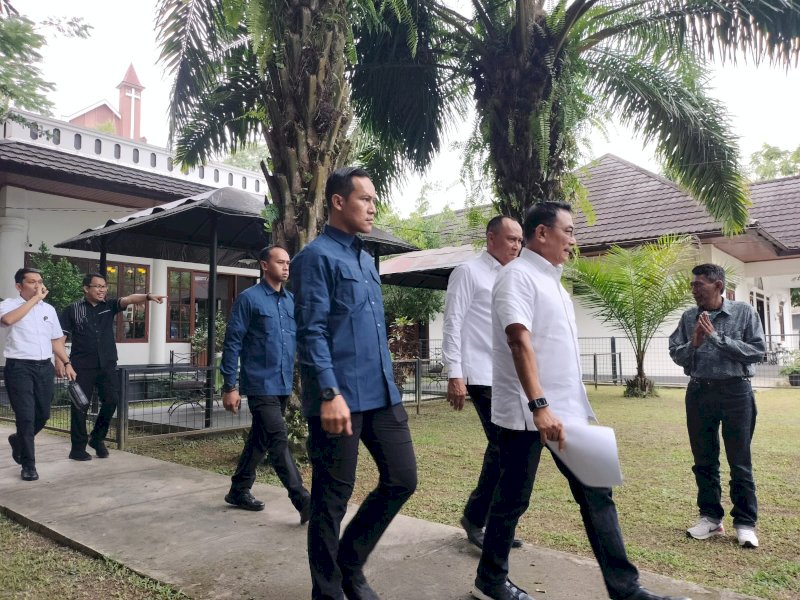 Moeldoko usai memberi kuliah umum di UKI Toraja. 