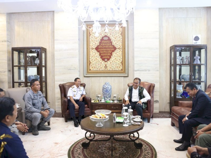 Laksma Bakamla Octavianus Budi Santoso menemui Wali Kota Makassar Moh Ramdhan Pomanto, di Amirullah, Selasa (6/06/2023).