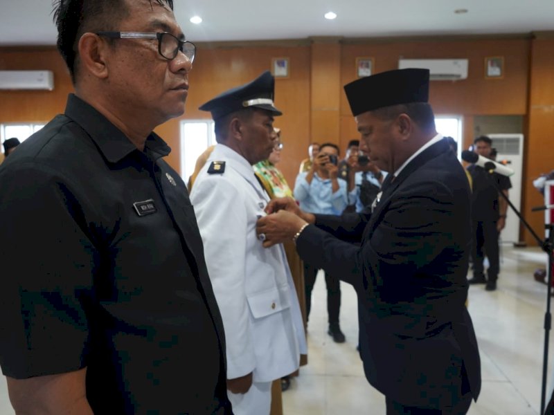 Bupati Bulukumba Andi Muchtar Ali Yusuf kembali melantik pejabat eselon III dan IV di ruang Pola Kantor Bupati Bulukumba, Senin, 12 Juni 2023.