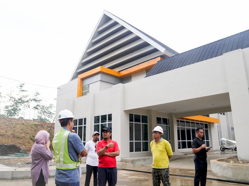 Gubernur Sulsel Andi Sudirman Sulaiman meninjau langsung pembangunan RS. 
