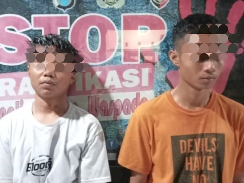Dua pemuda Bulukumba yang diringkus usai mengancam warga dengan parang. 