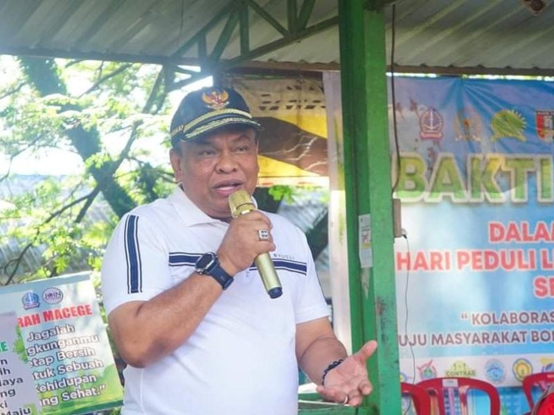 Bupati Bone Andi Fahsar M Padjalangi menghadiri Bakti Sosial dalam rangkaian Hari Lingkungan Hidup Sedunia 2023, di Kelurahan Macege, Bone, Jumat (16/6/2023).