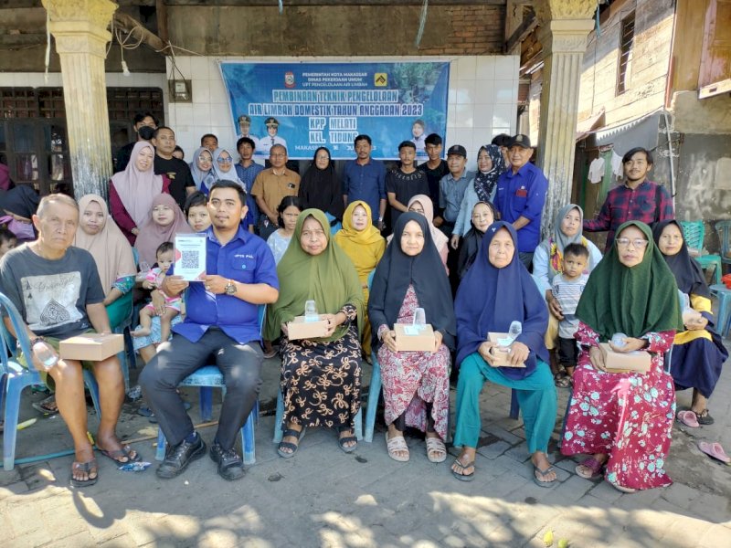 Sosialisasi metode pembayaran jasa sedot tinja melalui Qris di Kelurahan Tidung, Kecamatan Rappocini, Kota Makassar. 
