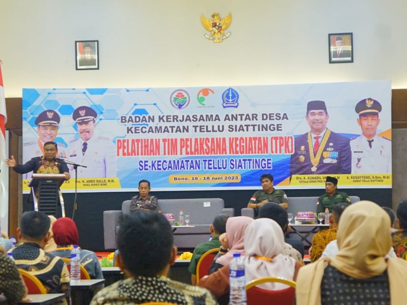 Pelatihan Tim Pelaksana Kegiatan (TPK) se-Kecamatan Tellu SiattingE dibuka secara resmi oleh Bupati Bone Andi Fahsar Mahdin Padjalangi. 