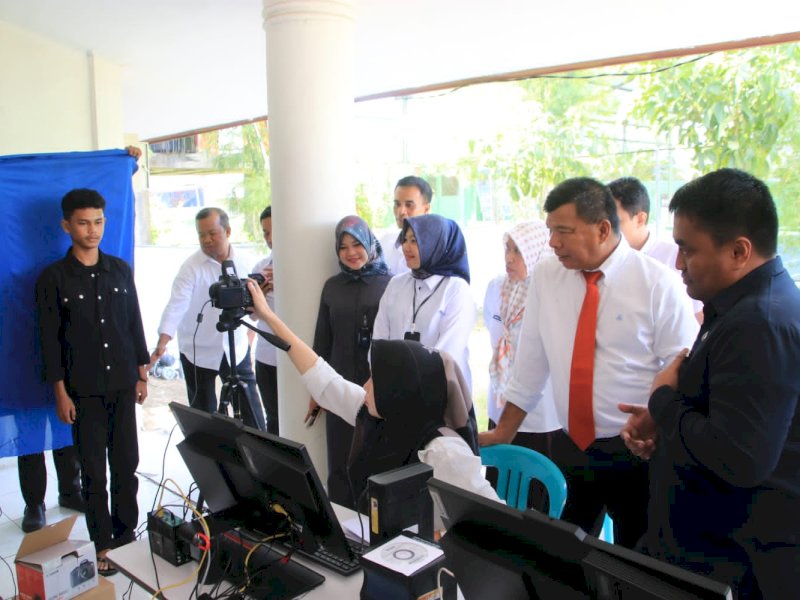Disdukcapil meluncurkan loket layanan administrasi kependudukan (adminduk) di 41 Desa dan 5 Kelurahan.