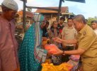Pesan Bupati Wajo Usai Serahkan Bantuan untuk Korban Kebakaran Keera