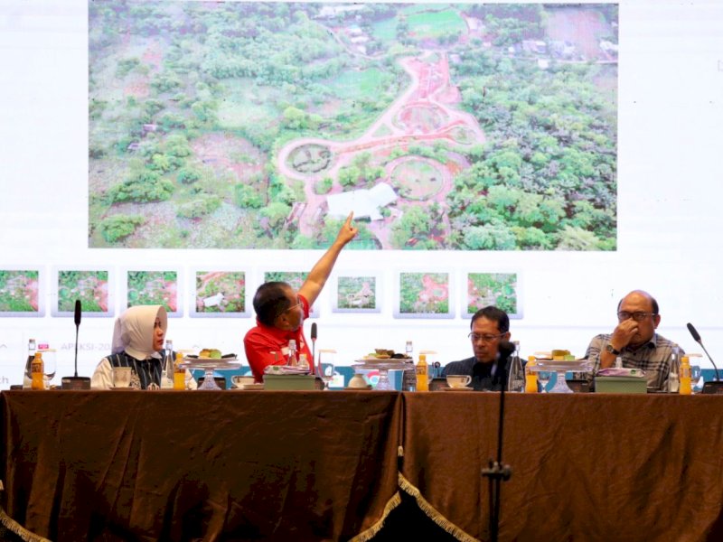 Rapat koordinasi bersama seluruh OPD di Amirullah DP Hall, Jumat (30/06/2023) malam. 