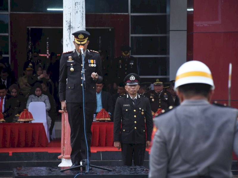 Upacara peringatan Hari Jadi ke-77 Bhayangkara tahun 2023 di lapangan upacara Kantor Bupati Bulukumba, Sabtu, 1 Juli 2023.