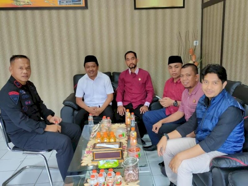 Komisioner KPU Kabupaten Bone bertandang ke Mako Batalyon C Pelopor, Selasa (4/6/2023).