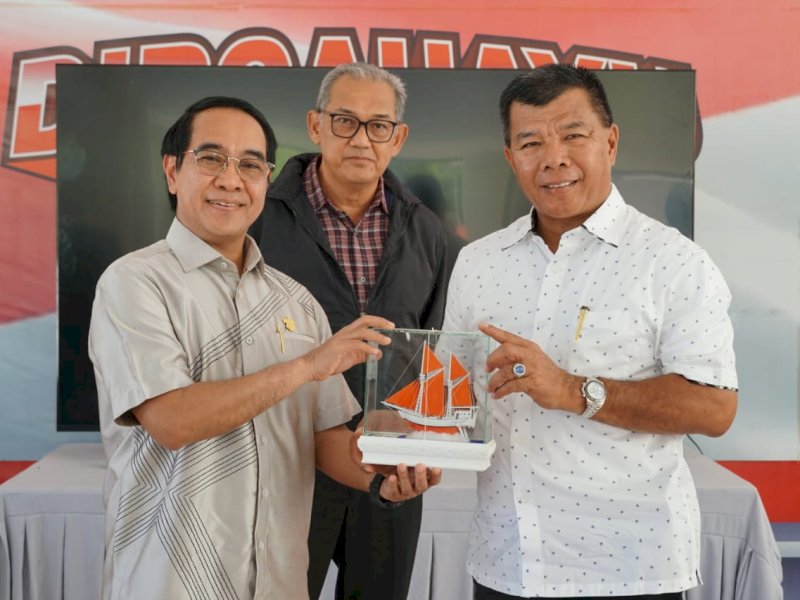 Rektor Universitas Hasanuddin (Unhas) Prof Jamaluddin Jompa bersilaturahmi dengan Bupati Bulukumba Andi Muchtar Ali Yusuf.