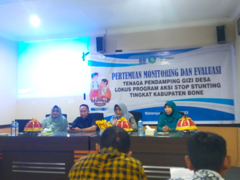 Monitoring dan evaluasi (monev) Tenaga Pendamping Gizi Desa Lokus Program Aksi Stop Stunting di Aula Bappeda Bone. 