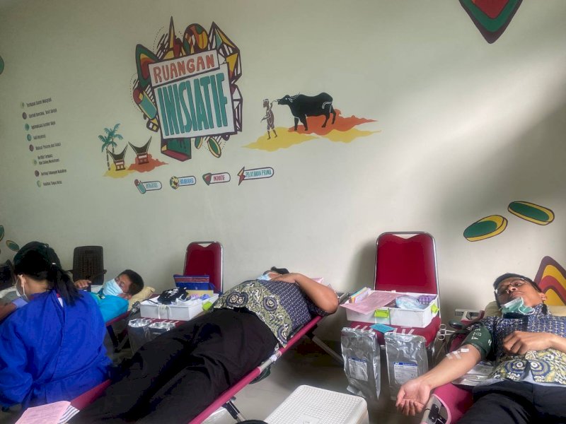 BPJS) Kesehatan mengadakan kegiatan donor darah dalam rangka menyambut Hari Ulang Tahun (HUT) ke-55 BPJS, Selasa (11/07/2023).