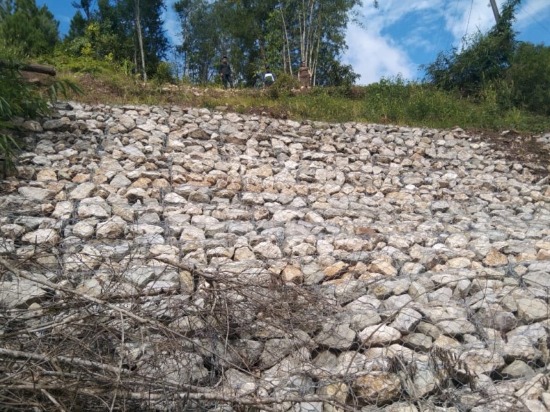 Proyek talud BPBD Toraja Utara di Karua. 