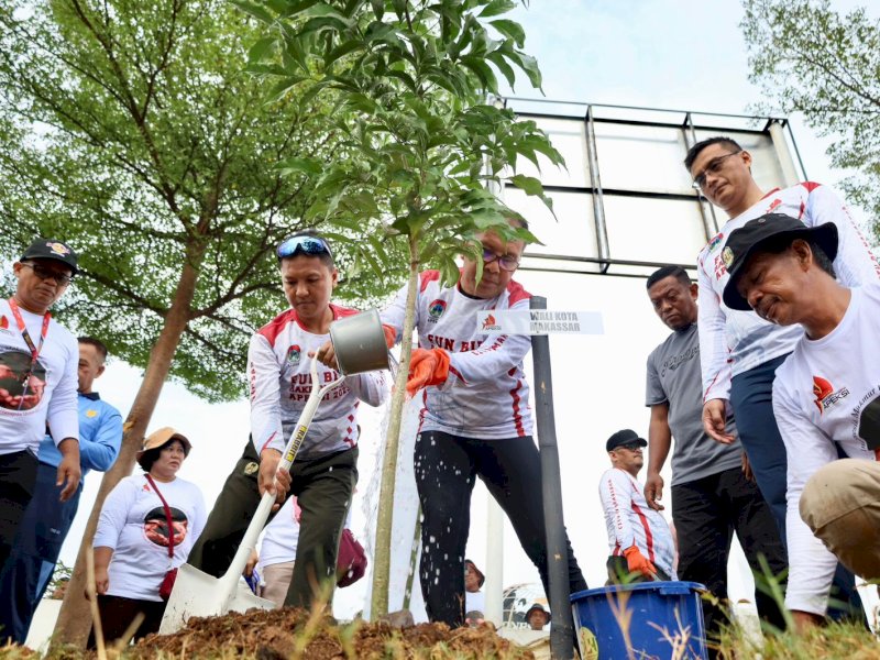 Wali Kota se Indonesia menanam pohon di CPI Makassar. 